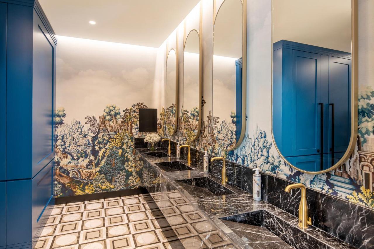 Renaissance Porto Lapa Hotel Exteriör bild The bathroom of the 1001 Suite