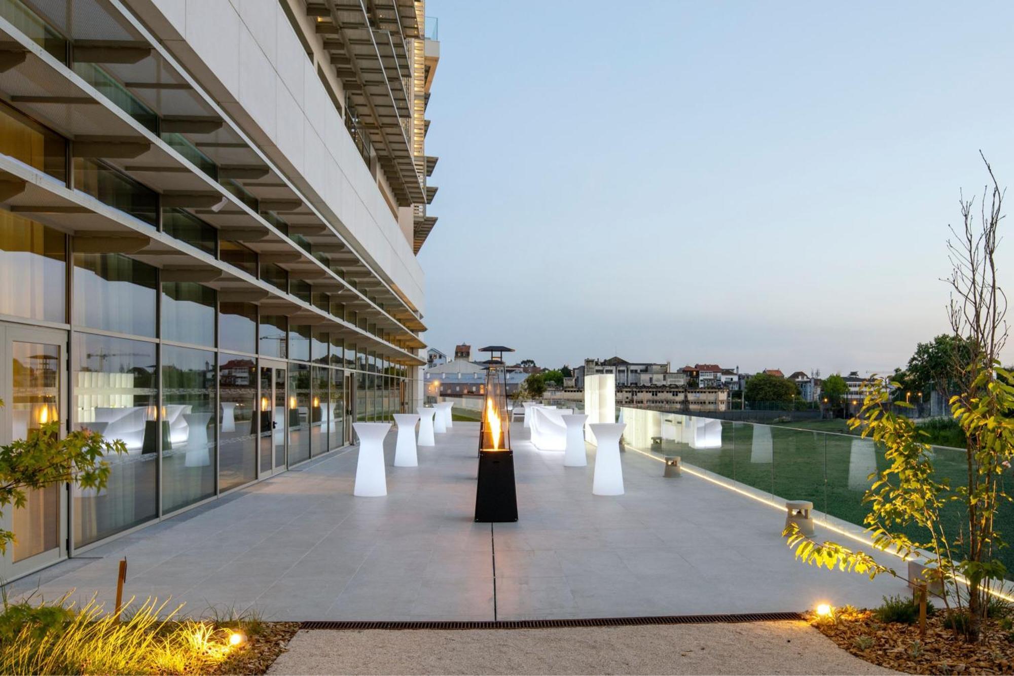 Renaissance Porto Lapa Hotel Exteriör bild The Sky Bar
