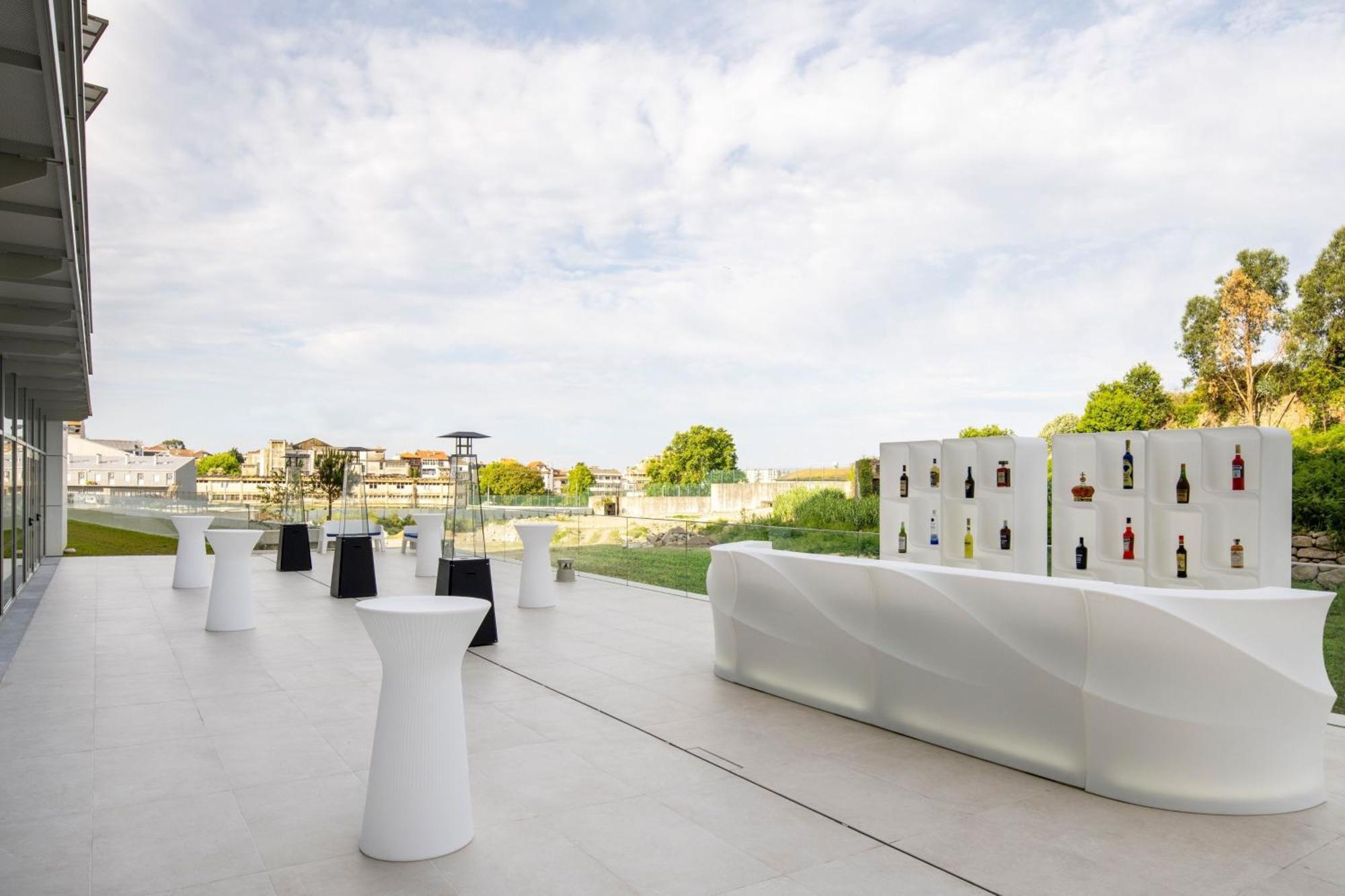 Renaissance Porto Lapa Hotel Exteriör bild The terrace