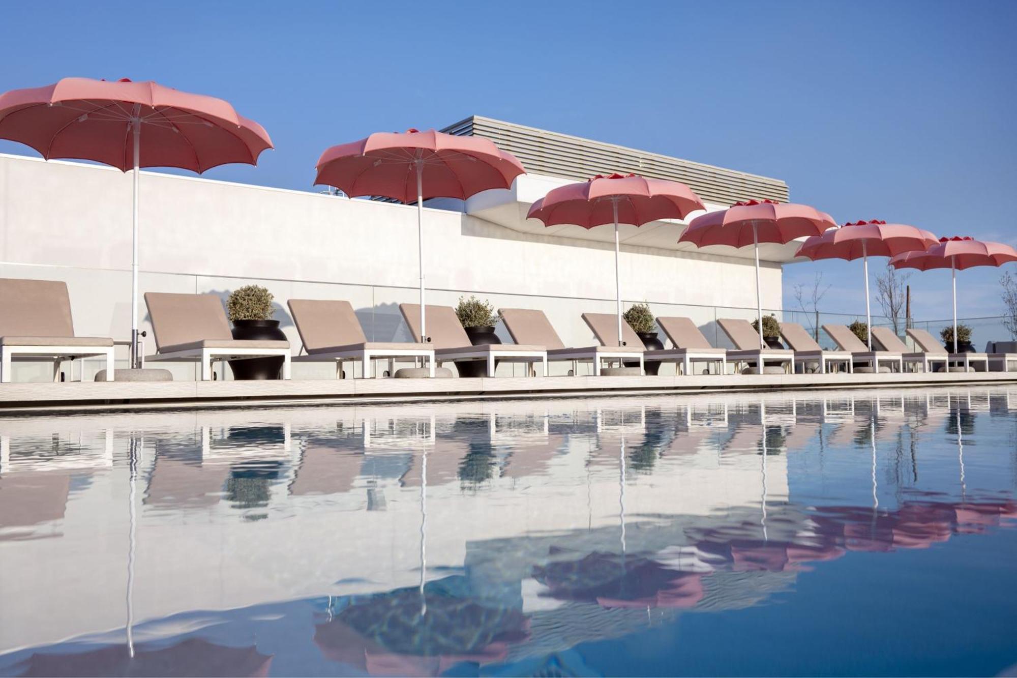 Renaissance Porto Lapa Hotel Exteriör bild The pool at the hotel